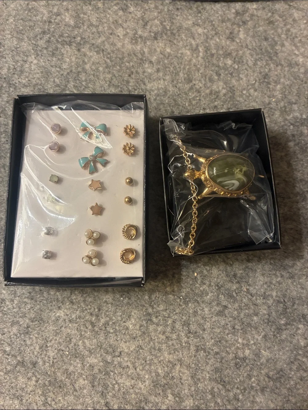 Avon Gold-Tone Earring Set with Mint Bow and Green Pendant